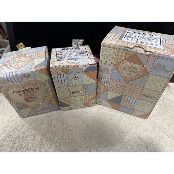 Set Of 3 Ceramic Cat Figurines In Raincoat & Bag With Playful Accessories - Picture 13 of 13